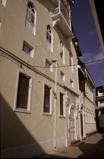 TAN02212